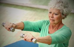 manfaat angkat beban untuk lansia